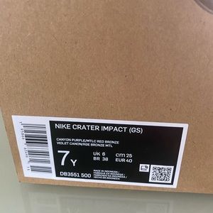 Big kids Nike size 7. New still in box color purple,black and gray.